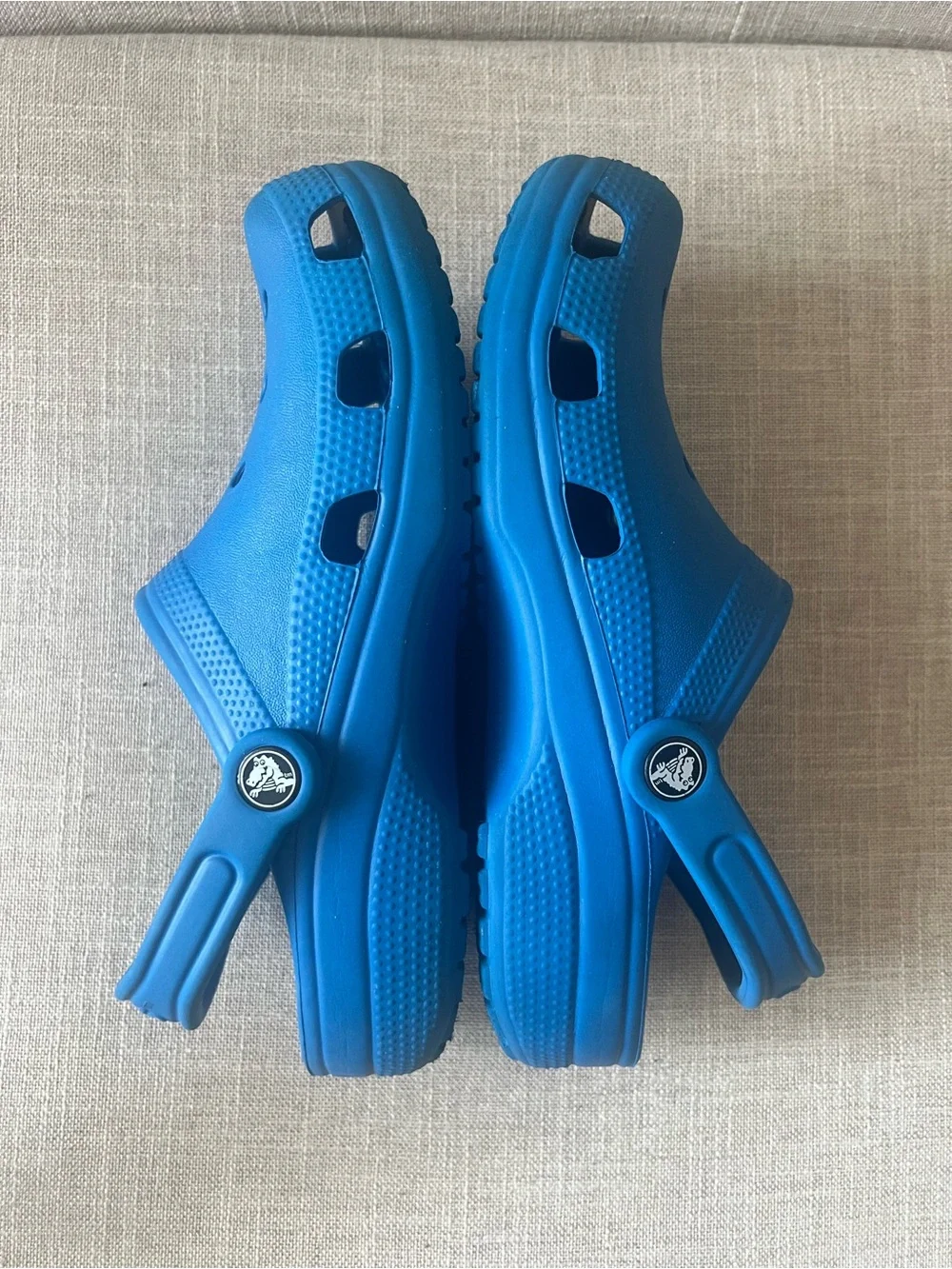 CROCS Classic blue Clogs, boys/girls/unisex 5, playground school outdoors